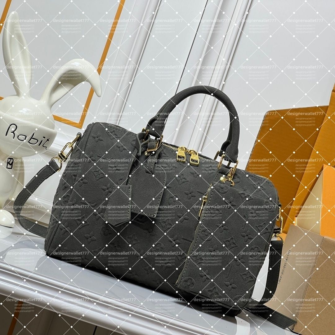 Luxury Women's Designer Tote Bag with Metal Plate and Chain Detail - 10A TOP Soft 30 Lucky Teddy P9 Travel Handbag with Wallet and Mirror