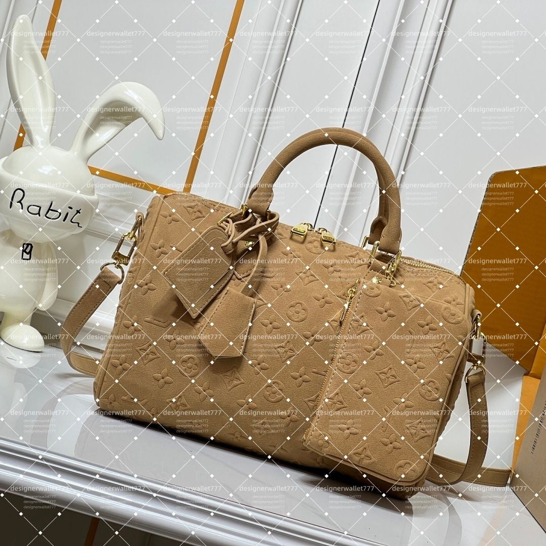 Luxury Women's Designer Tote Bag with Metal Plate and Chain Detail - 10A TOP Soft 30 Lucky Teddy P9 Travel Handbag with Wallet and Mirror