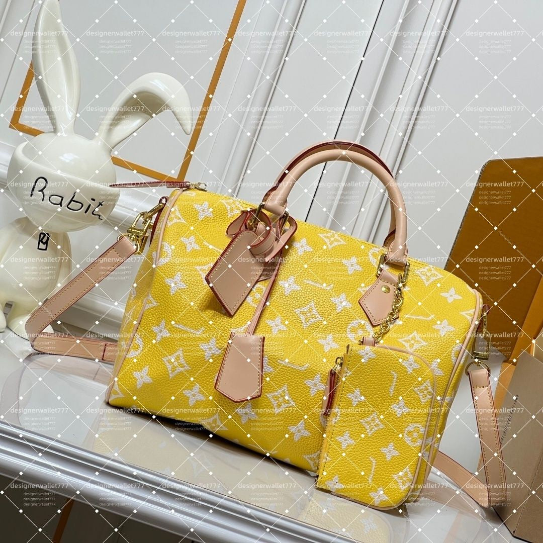 Luxury Women's Designer Tote Bag with Metal Plate and Chain Detail - 10A TOP Soft 30 Lucky Teddy P9 Travel Handbag with Wallet and Mirror
