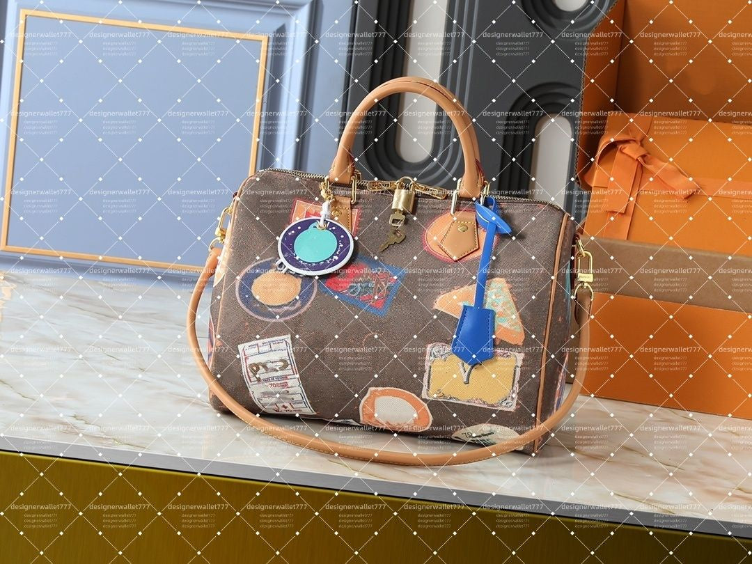 Luxury Women's Designer Tote Bag with Metal Plate and Chain Detail - 10A TOP Soft 30 Lucky Teddy P9 Travel Handbag with Wallet and Mirror