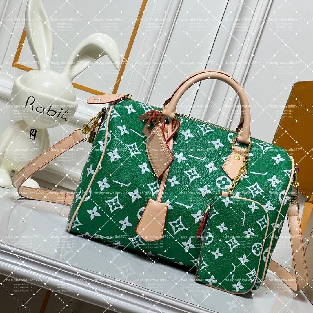 Luxury Women's Designer Tote Bag with Metal Plate and Chain Detail - 10A TOP Soft 30 Lucky Teddy P9 Travel Handbag with Wallet and Mirror