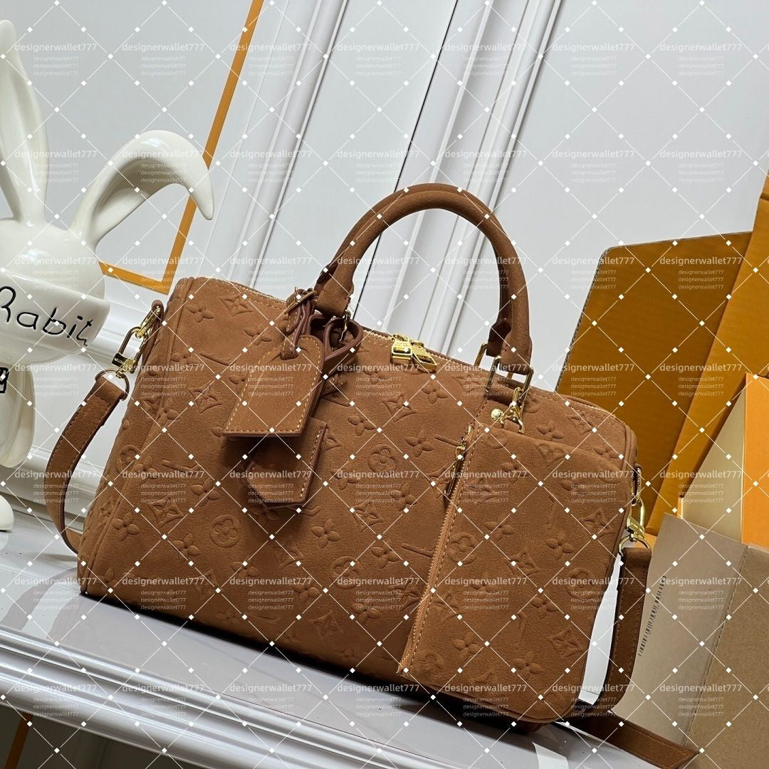 Luxury Women's Designer Tote Bag with Metal Plate and Chain Detail - 10A TOP Soft 30 Lucky Teddy P9 Travel Handbag with Wallet and Mirror