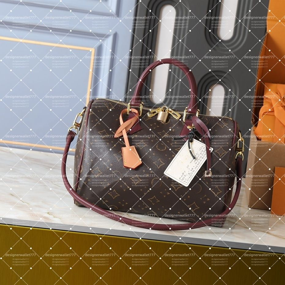 Luxury Women's Designer Tote Bag with Metal Plate and Chain Detail - 10A TOP Soft 30 Lucky Teddy P9 Travel Handbag with Wallet and Mirror