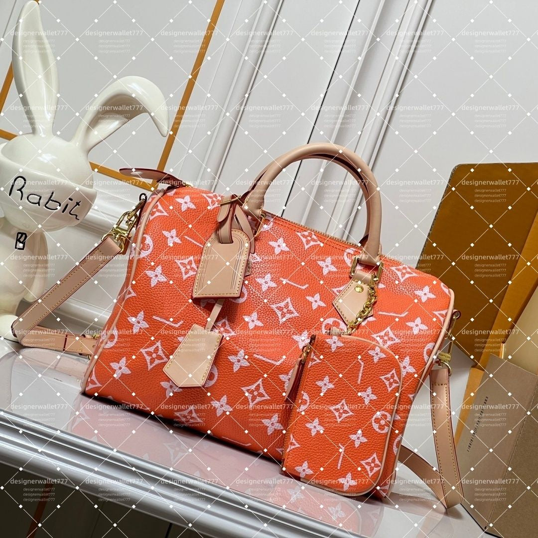 Luxury Women's Designer Tote Bag with Metal Plate and Chain Detail - 10A TOP Soft 30 Lucky Teddy P9 Travel Handbag with Wallet and Mirror