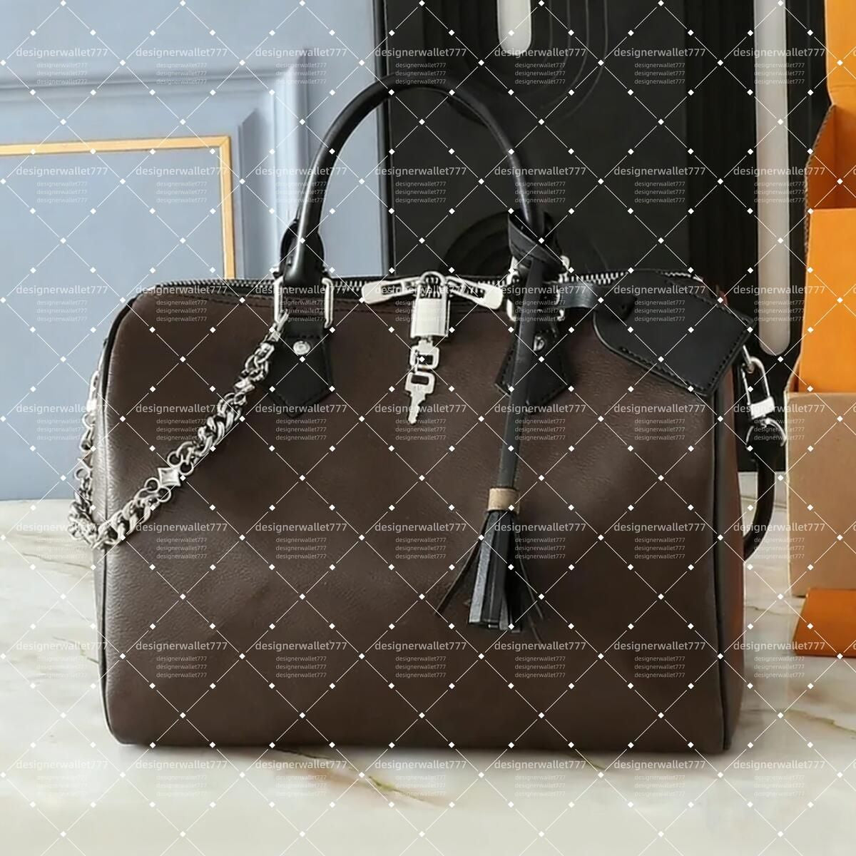 Luxury Women's Designer Tote Bag with Metal Plate and Chain Detail - 10A TOP Soft 30 Lucky Teddy P9 Travel Handbag with Wallet and Mirror
