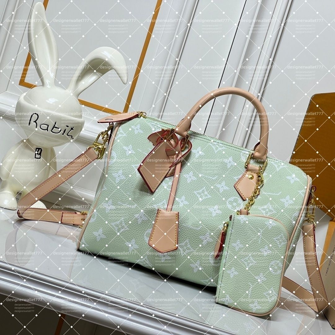 Luxury Women's Designer Tote Bag with Metal Plate and Chain Detail - 10A TOP Soft 30 Lucky Teddy P9 Travel Handbag with Wallet and Mirror
