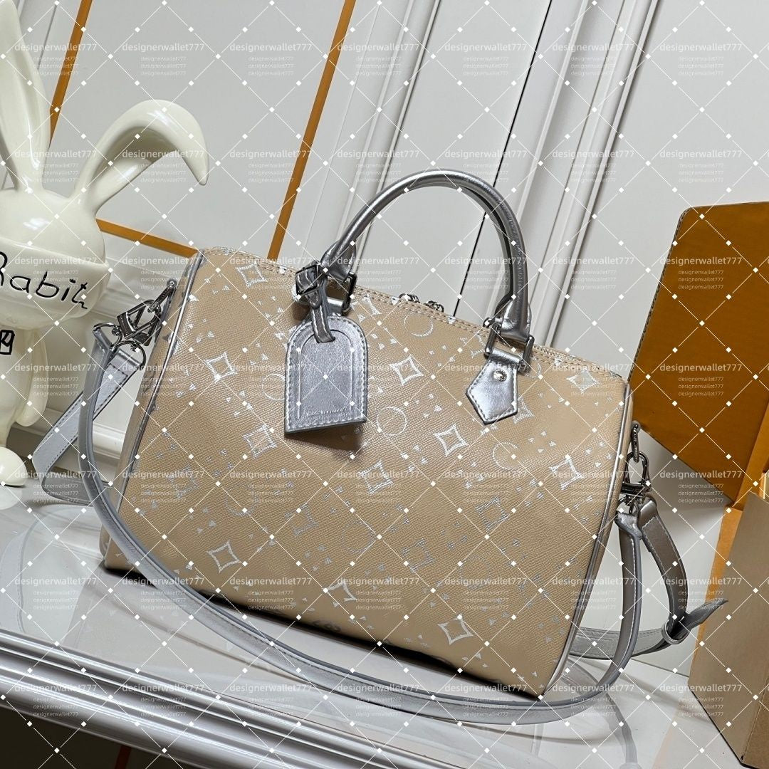 Luxury Women's Designer Tote Bag with Metal Plate and Chain Detail - 10A TOP Soft 30 Lucky Teddy P9 Travel Handbag with Wallet and Mirror