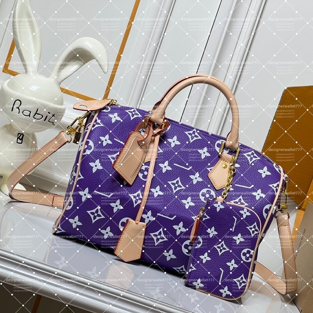 Luxury Women's Designer Tote Bag with Metal Plate and Chain Detail - 10A TOP Soft 30 Lucky Teddy P9 Travel Handbag with Wallet and Mirror