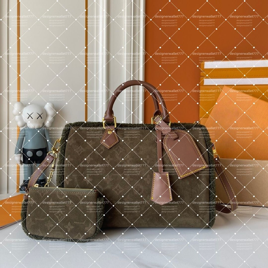 Luxury Women's Designer Tote Bag with Metal Plate and Chain Detail - 10A TOP Soft 30 Lucky Teddy P9 Travel Handbag with Wallet and Mirror